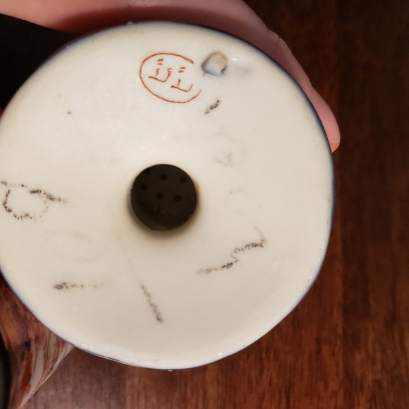 Vintage Handpainted Salt & Pepper Shaker Set - Picture 7 of 12